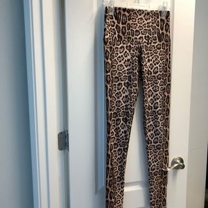 Onzie leopard leggings